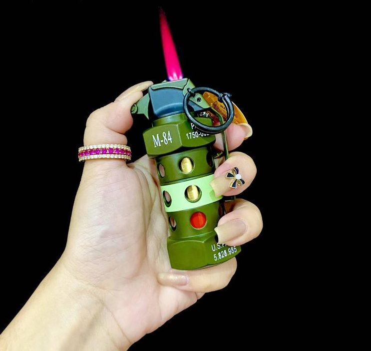 Bật lửa hình trái lựu đạn M-84 màu xanh