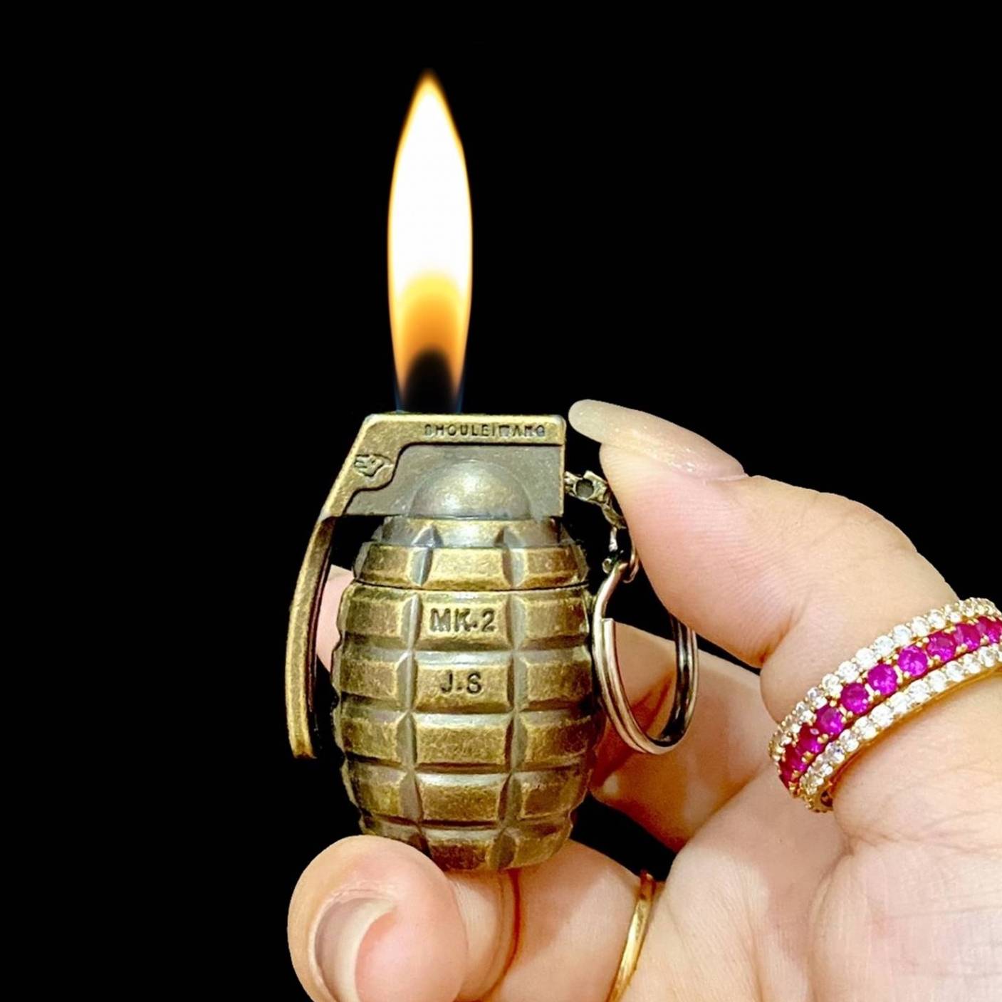 Bật lửa hình trái lựu đạn MK-2 kim loại dùng gas